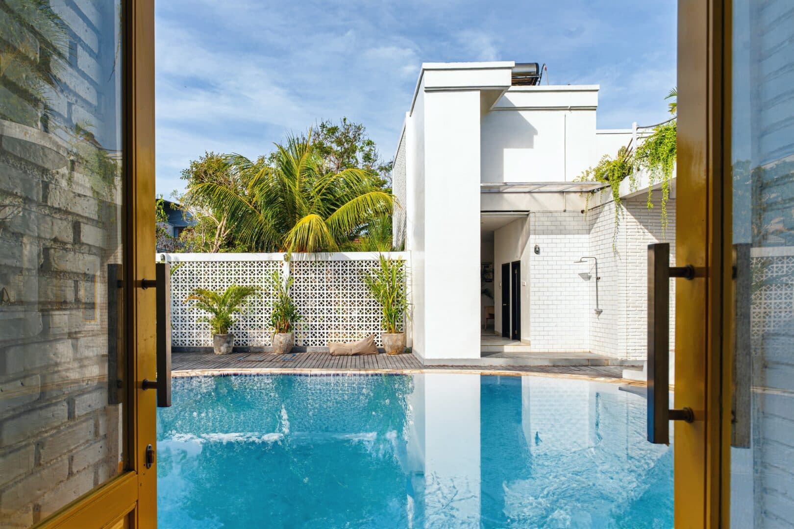 Surf Academy Canggu Bali - Deluxe Room - Pool View