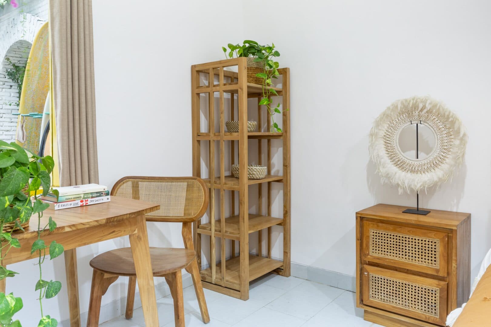 Surf Academy Canggu Bali - Deluxe Room - Working Space