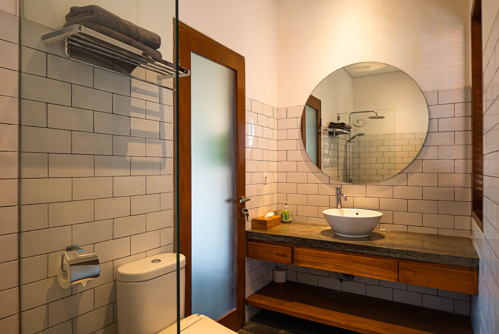 Superior Room Bathroom View - Sōleïa Surf Camp Bali