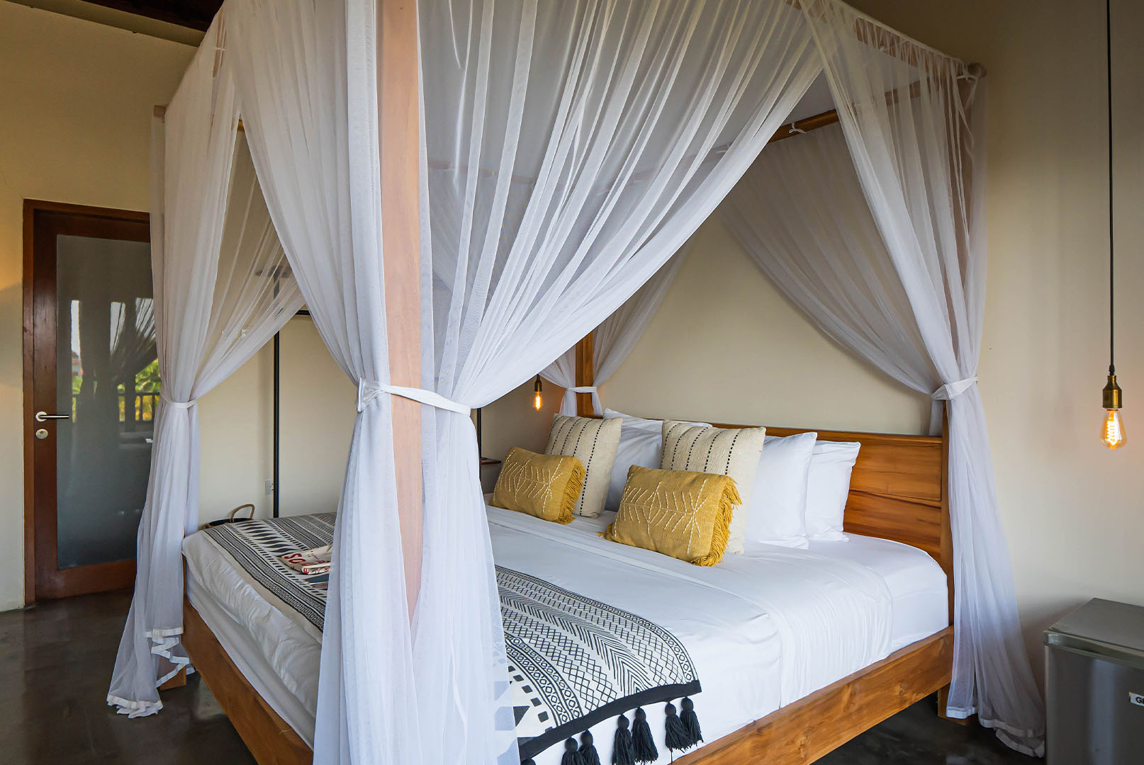 Superior Room Bed - Sōleïa Surf Camp Bali